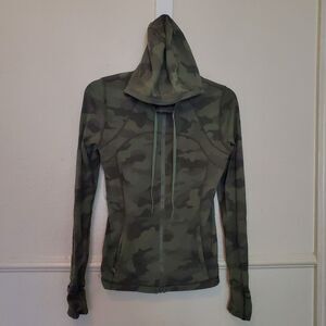 Lululemon Define Jacket Camo Green Full Zip Hooded Activewear Thumbholes Women's